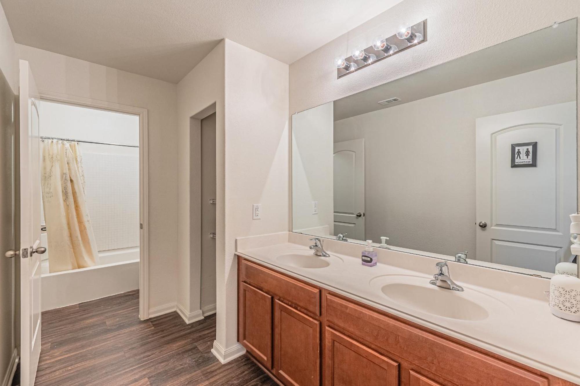 Luxury 5Br Dallas Retreat With Business Amenities - Perfect For Business Travelers, Families & Groups Luaran gambar